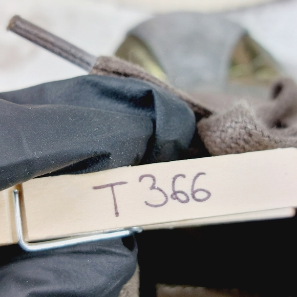 Tretorn WT Callies Metallic Green Gray Suede Lace Up Sneakers T366 - Picture 8 of 8